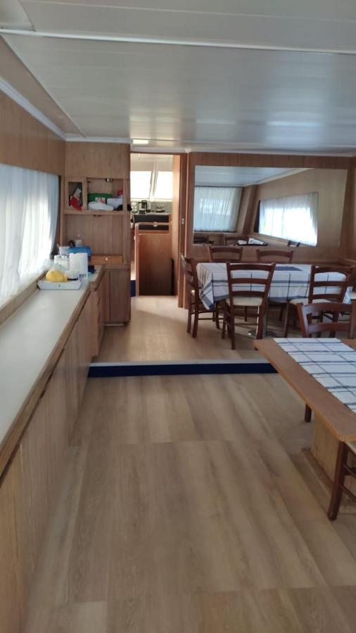 Boat & Breakfast Lucretia, Luxury Yacht Otel Àrbatax Dış mekan fotoğraf