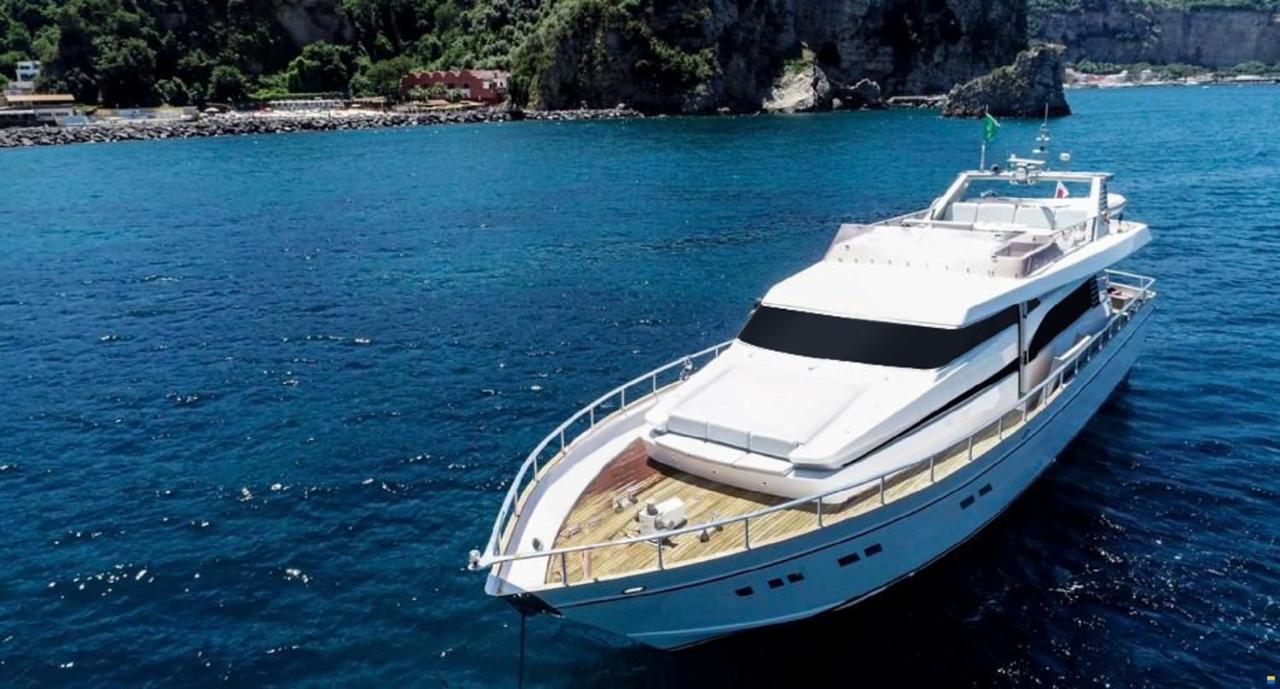 Boat & Breakfast Lucretia, Luxury Yacht Otel Àrbatax Dış mekan fotoğraf